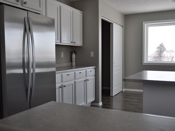 4th image of 330 E Shoshone St