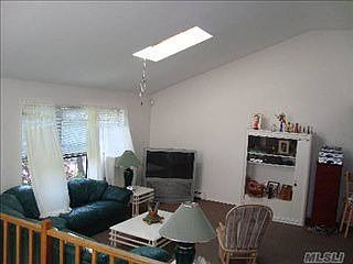 5th image of 21 Edgewood Ave