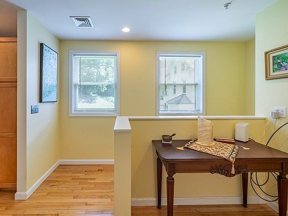 5th image of 225 Nonotuck St #C