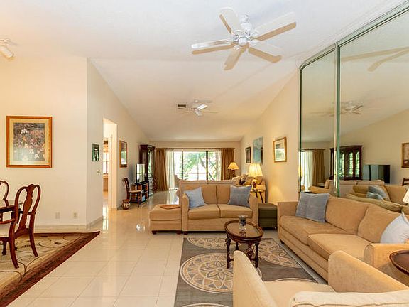 3rd image of 3299 Lake Shore Dr