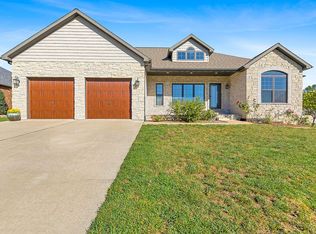 225 Crosswinds Ct, Waterloo, IL 62298