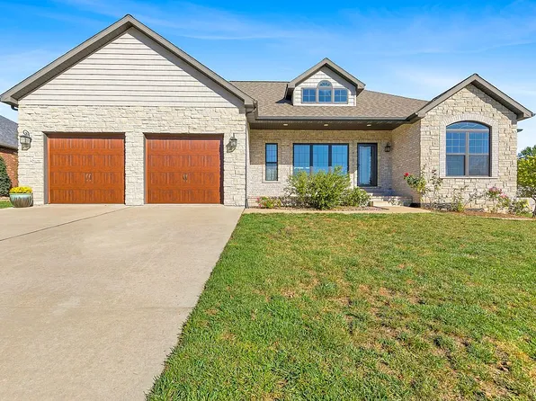 225 Crosswinds Ct, Waterloo, IL 62298