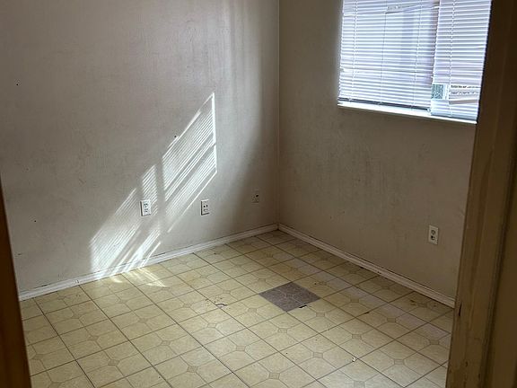 2nd image of 3321 Valewood Dr