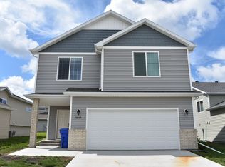 5945 59th St S, Fargo, ND 58104