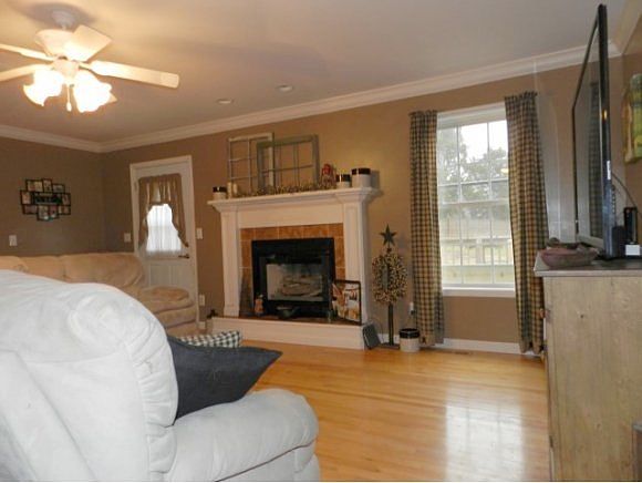 2nd image of 417 Vanderbilt Way