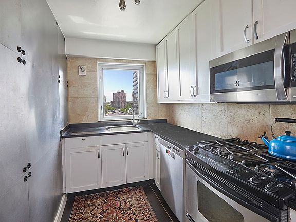 4th image of 520 E 76th St APT 10G