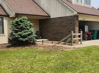26090 Rose Marie Dr, Brownstown, MI 48134