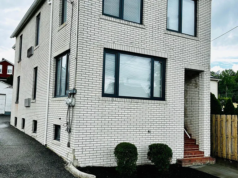9 Fraser St #B — Photo 7