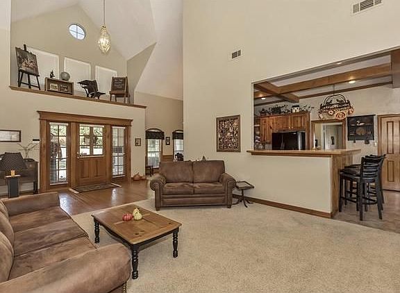 2nd image of 2979 Oak Dr