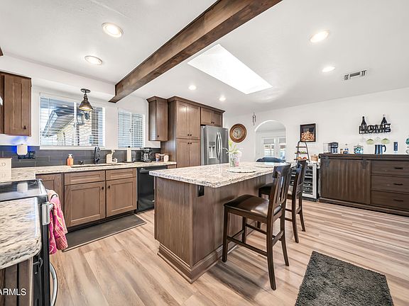 3rd image of 5647 W VOGEL Avenue
