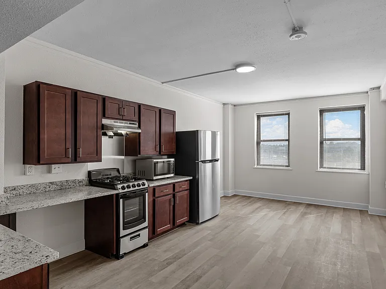 Fairmont Tower Apartments — Photo 28