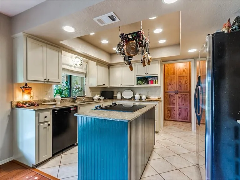 9116 Indian Creek Dr — Photo 5
