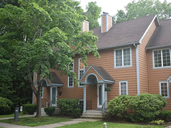 6 Elizabeth Ct, Broad Brook, CT 06016