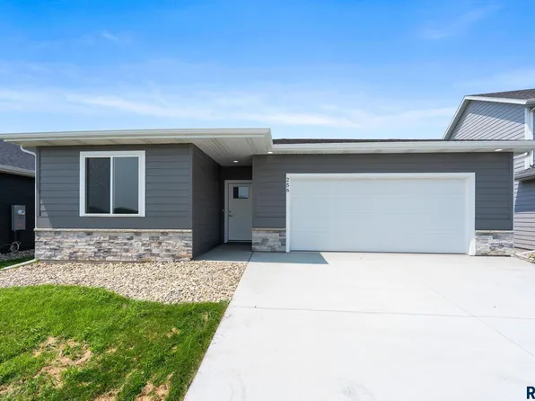 256 Lydia Ct, Harrisburg, SD 57032