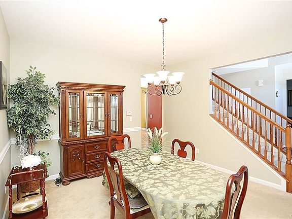 4th image of 97 Graystone Ln