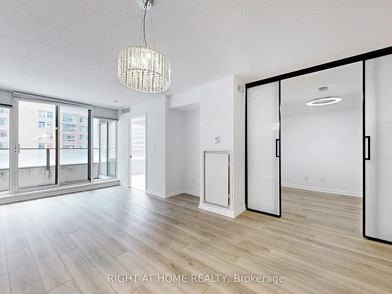 111 Elizabeth St #818 — Photo 9