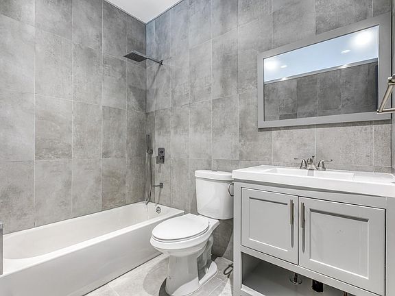 2nd image of 641 W Oxford St #12