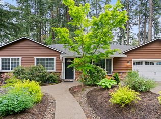 16018 Waluga Dr, Lake Oswego, OR 97035