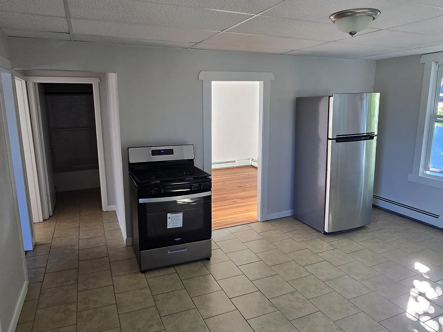 3 bed, 1200 sqft, $1,950 — Photo 3