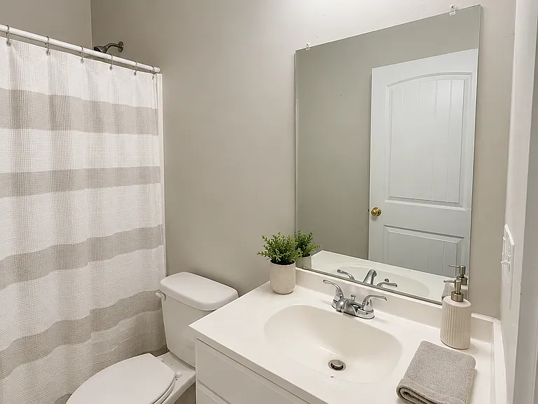 210 Bond St — Photo 7
