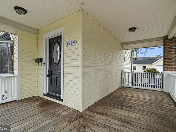 3rd image of 1214 Grant Ave