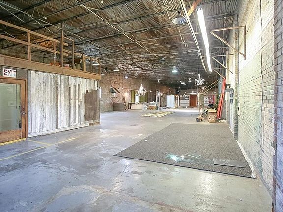 5th image of 303 N Lake Arthur Ave