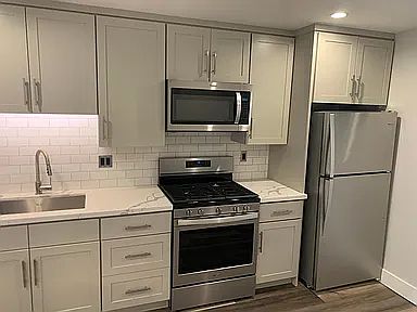 2nd image of 680 Bay St #B