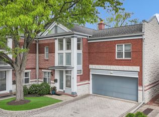 15 Manchester Ln, Elmhurst, IL 60126