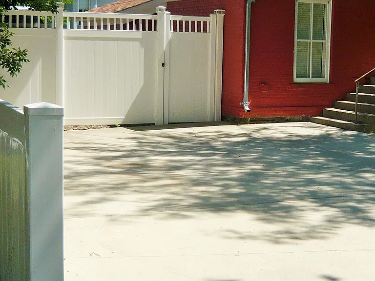 402 N Ewing St — Photo 2