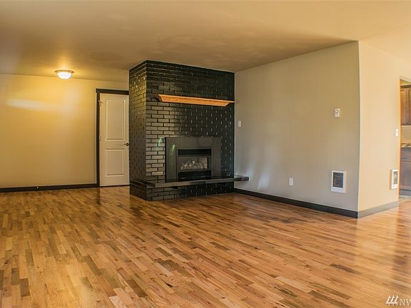 3rd image of 1915 Park Ave