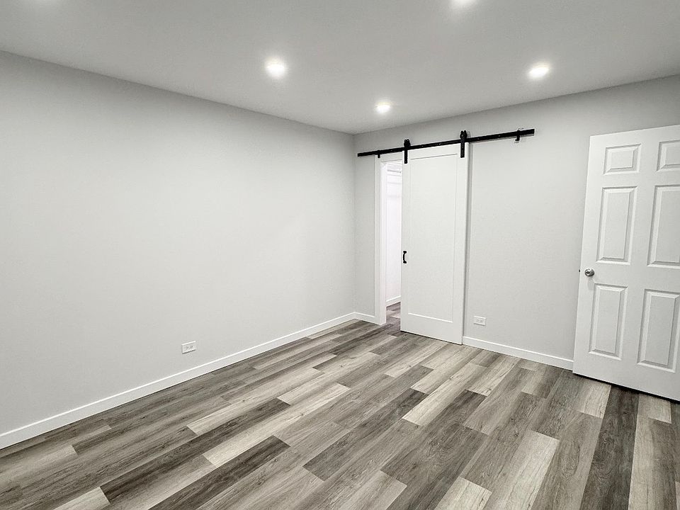 1st image of 1168 Middlebury Ln #1168