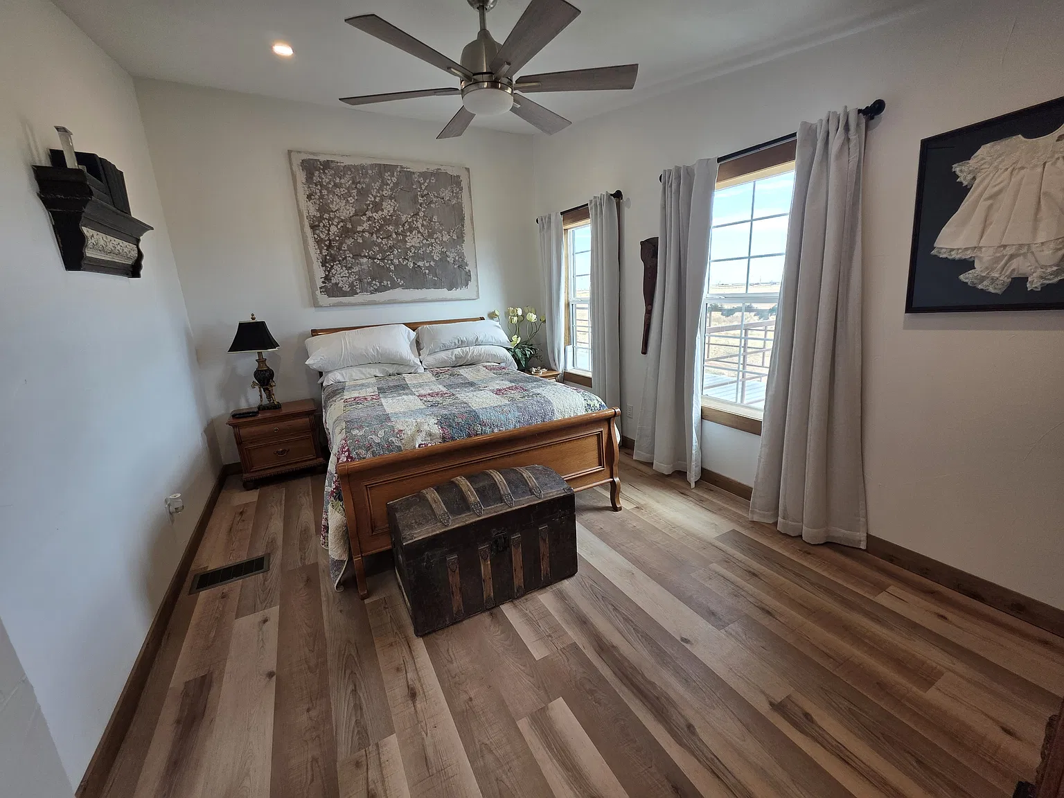 6 bed, 4.5 bath, 4000 sqft, $1,234 — Photo 3