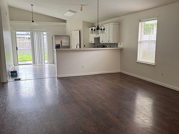3rd image of 334 Mizzen Ln