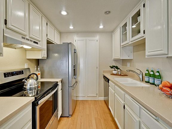4th image of 1749 Braddock Ct