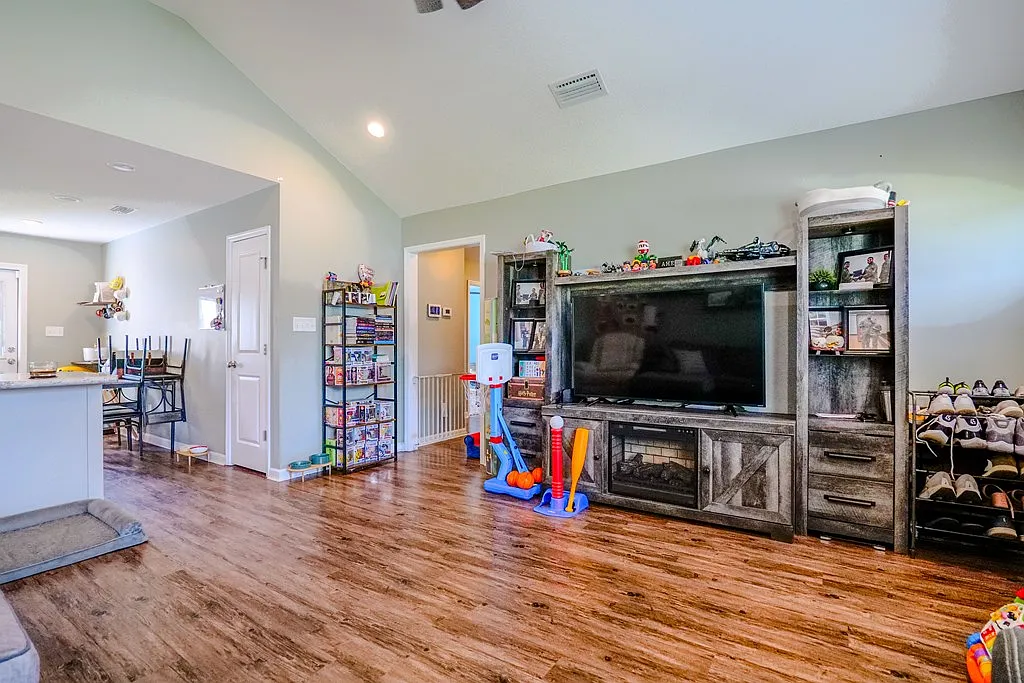 3 bed, 1246 sqft, $1,600 — Photo 3
