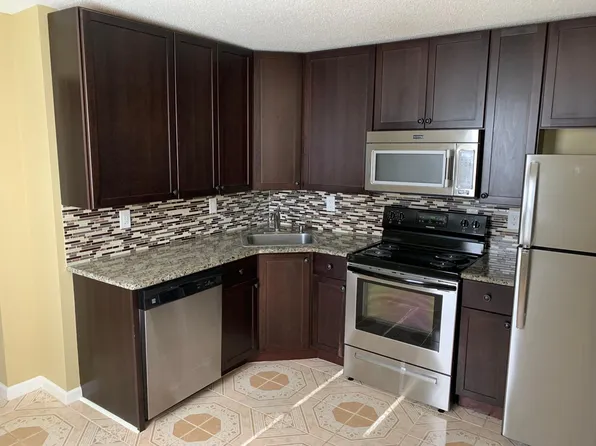 810 S Ohenry Blvd #B, Greensboro, NC 27401