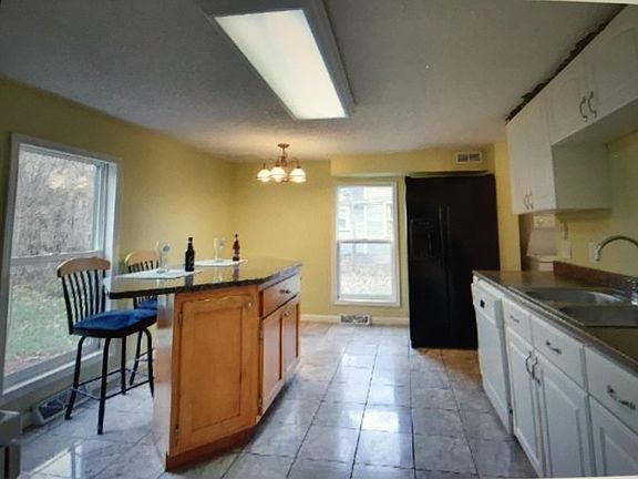 2nd image of 613 6th St E