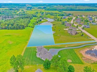 Silveridge Dr #9, Manitowoc, WI 54220