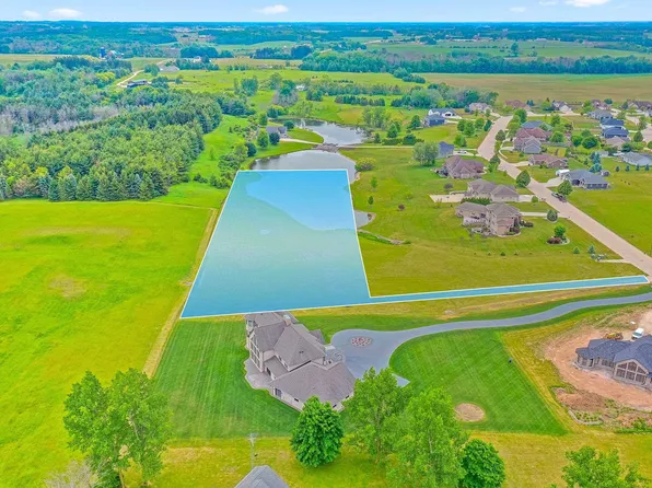 Silveridge Dr #9, Manitowoc, WI 54220