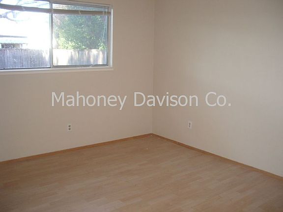 5th image of 1525 Sarkesian Dr