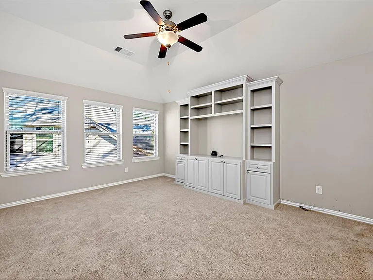 14 S Sawbridge Cir — Photo 37