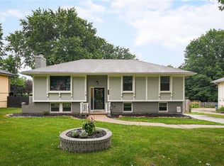 1004 NE 74th St, Gladstone, MO 64118