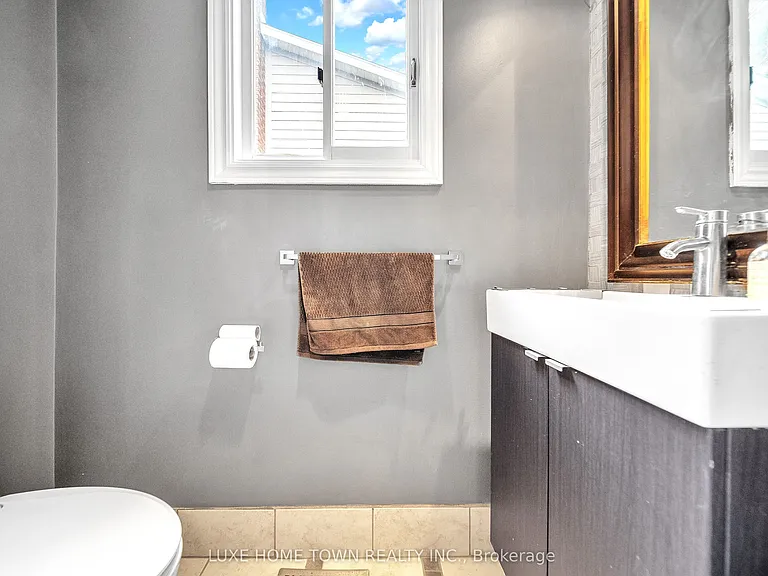5 Centennial Dr — Photo 28