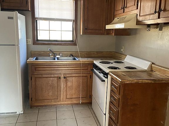 4th image of 100 Eastlawn Dr #5