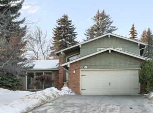 1447 W Acadia Dr SE, Calgary, AB T2J 5B1