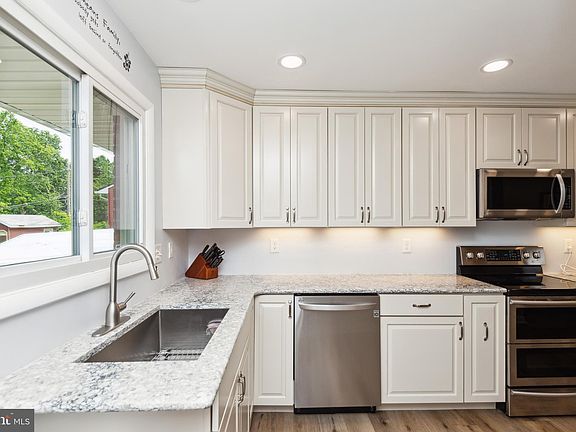 5th image of 213 N Colonial Dr