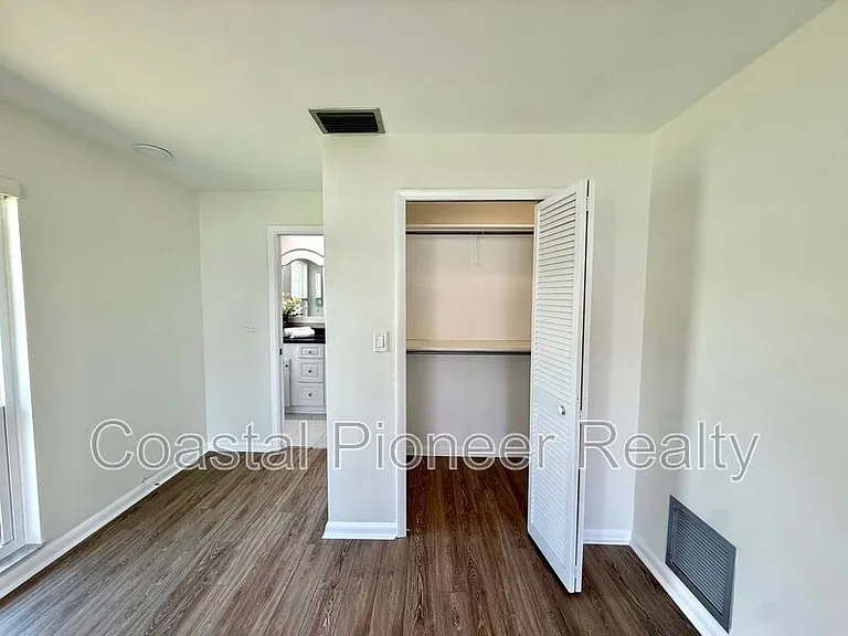 14903 Imperial Point Dr N — Photo 23