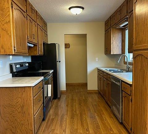 5th image of 301 10th Ave E