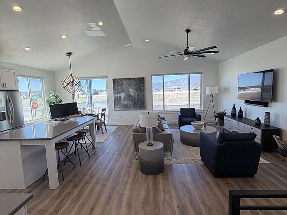 5th image of 2415 E Morning Glory Way #423