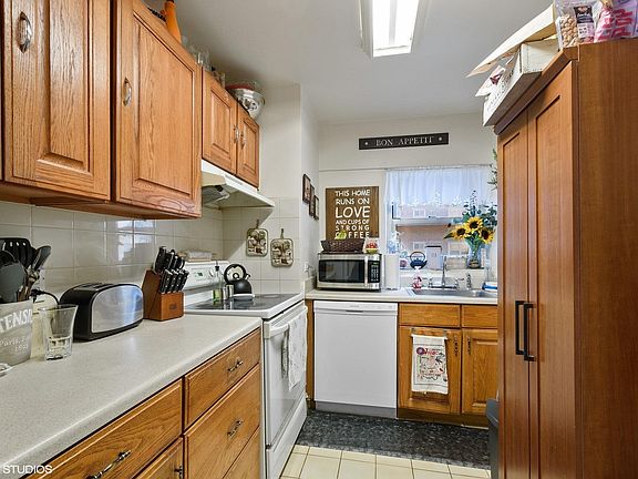 5th image of 4980 N Marine Dr APT 133
